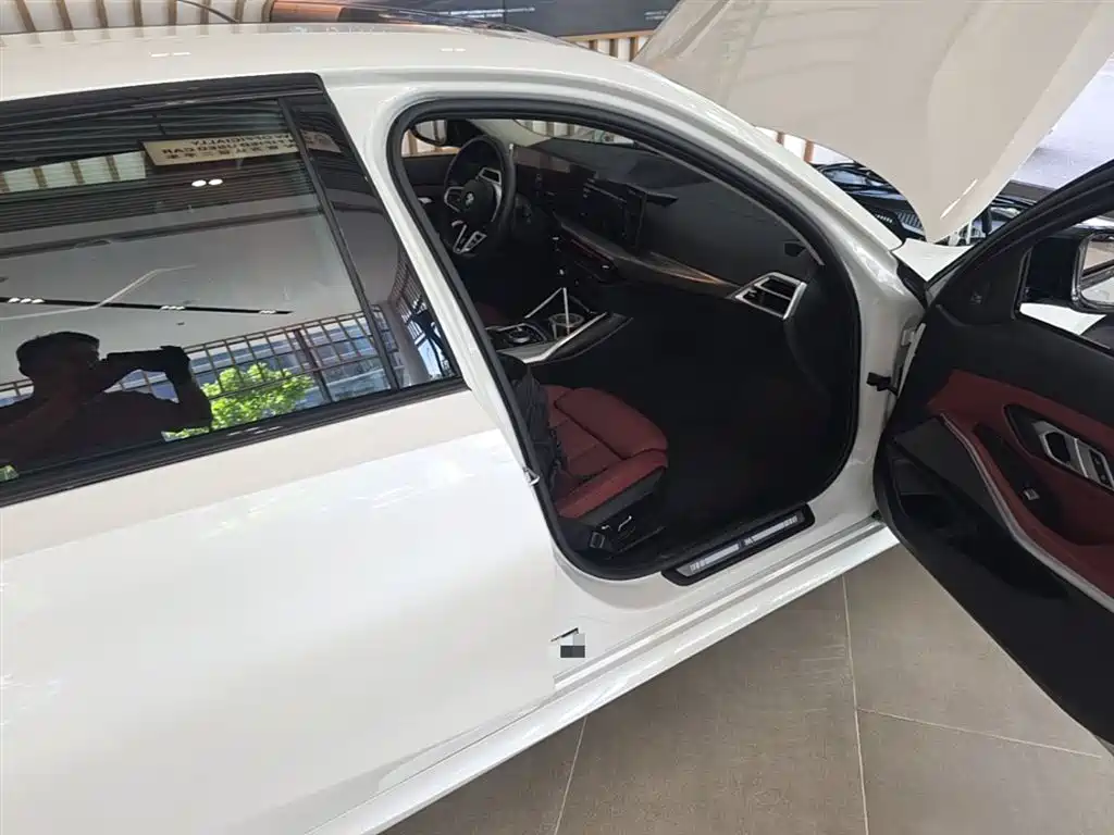 BMW 3 Series 2025 330Li M Sport Night Edition фото 11