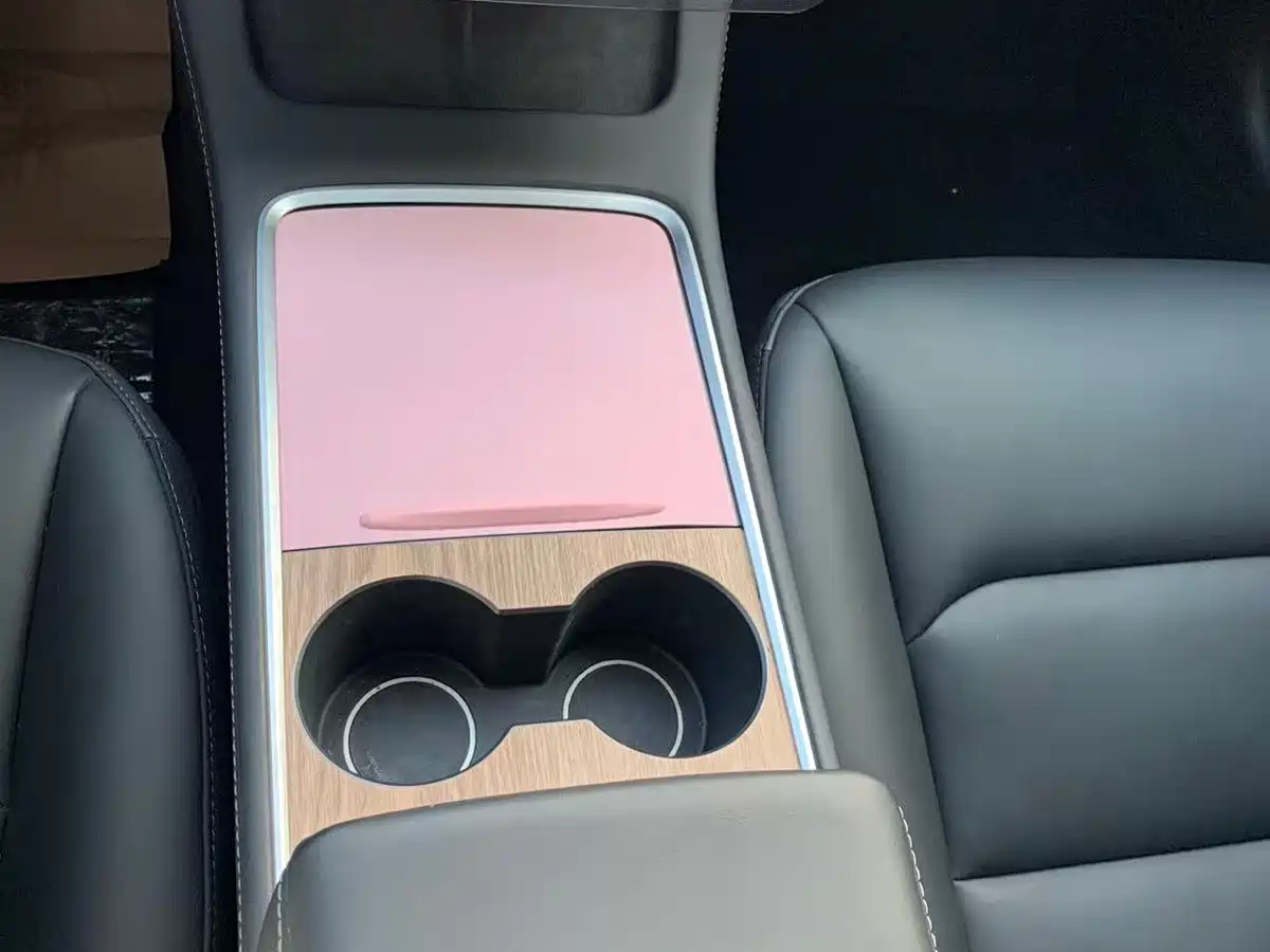 Фото 23 - Tesla Model 3