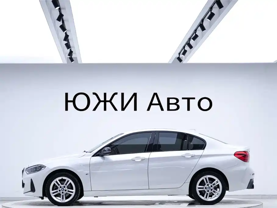 BMW 1 Series 2022 120i M Sport Shadow Edition фото 7