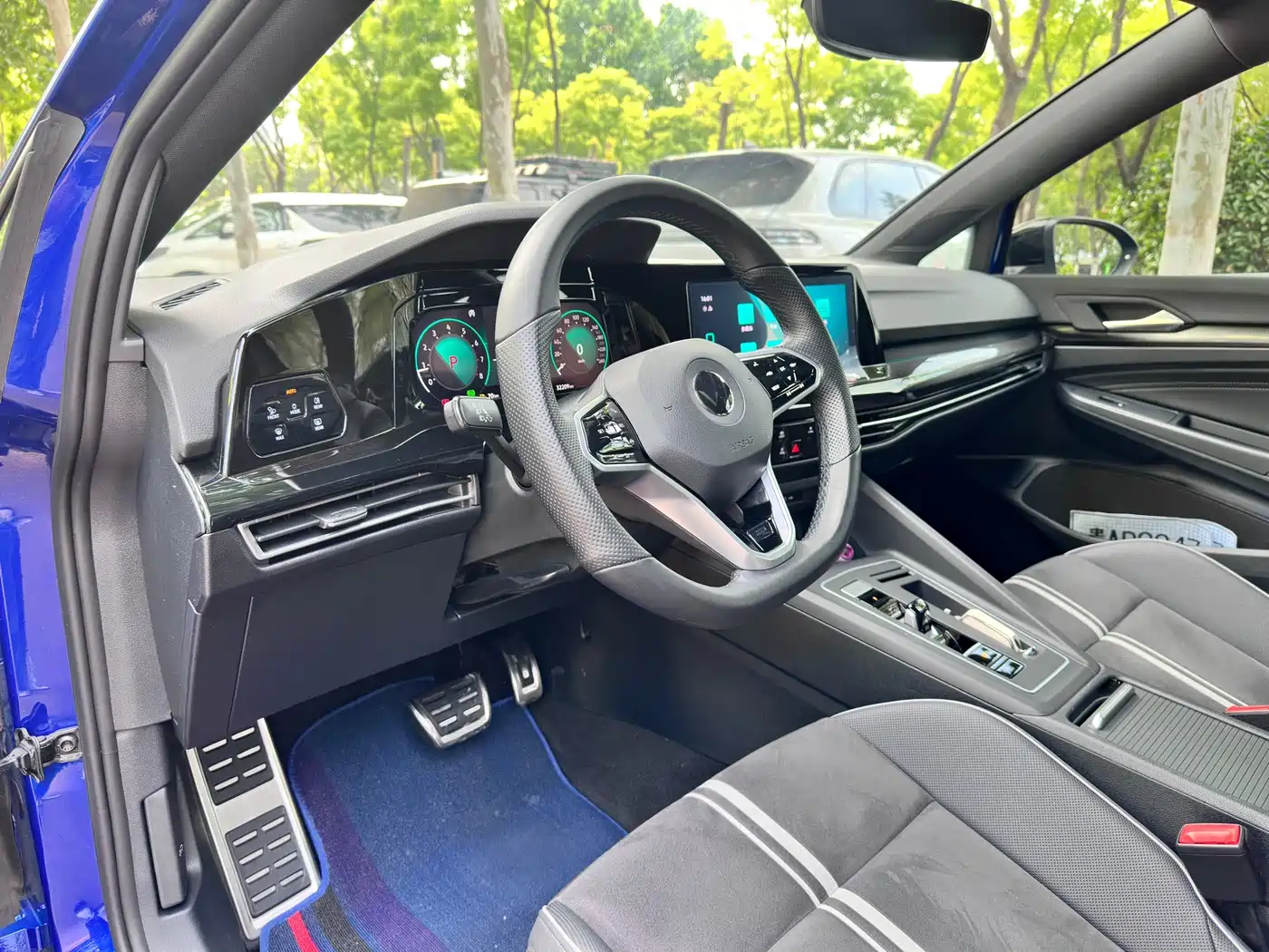VOLKSWAGEN GOLF