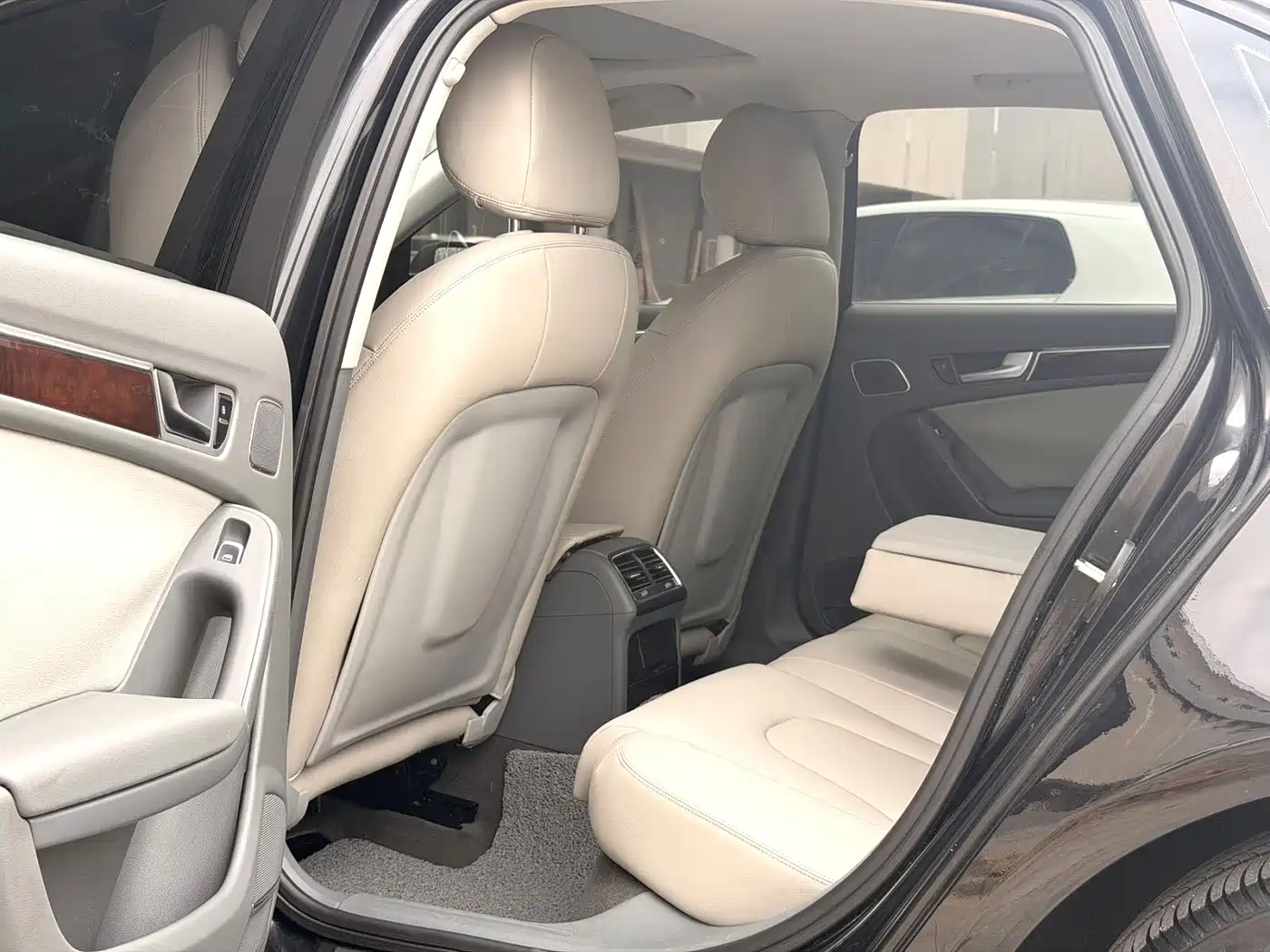 Фото 6 - Audi A4L