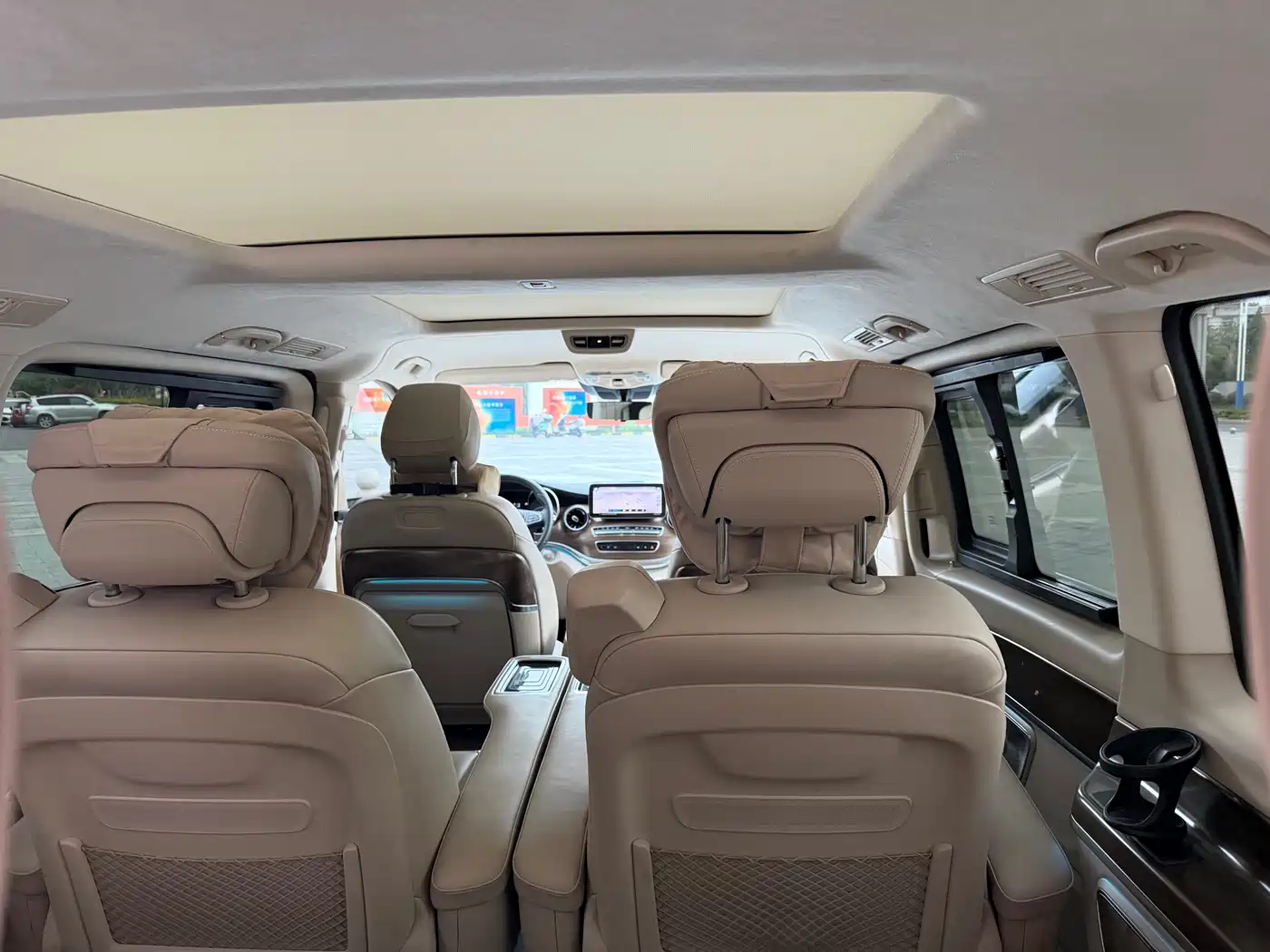 Mercedes-Benz V-Class 2022 V 260 L Long Wheelbase Luxury Edition фото 8