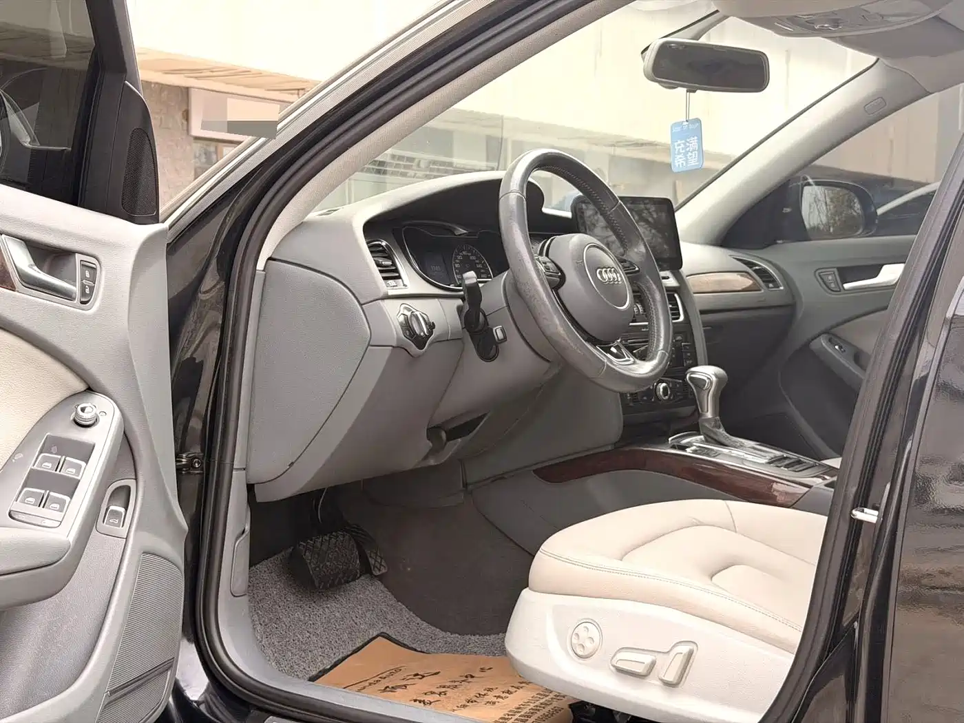 Фото 5 - Audi A4L