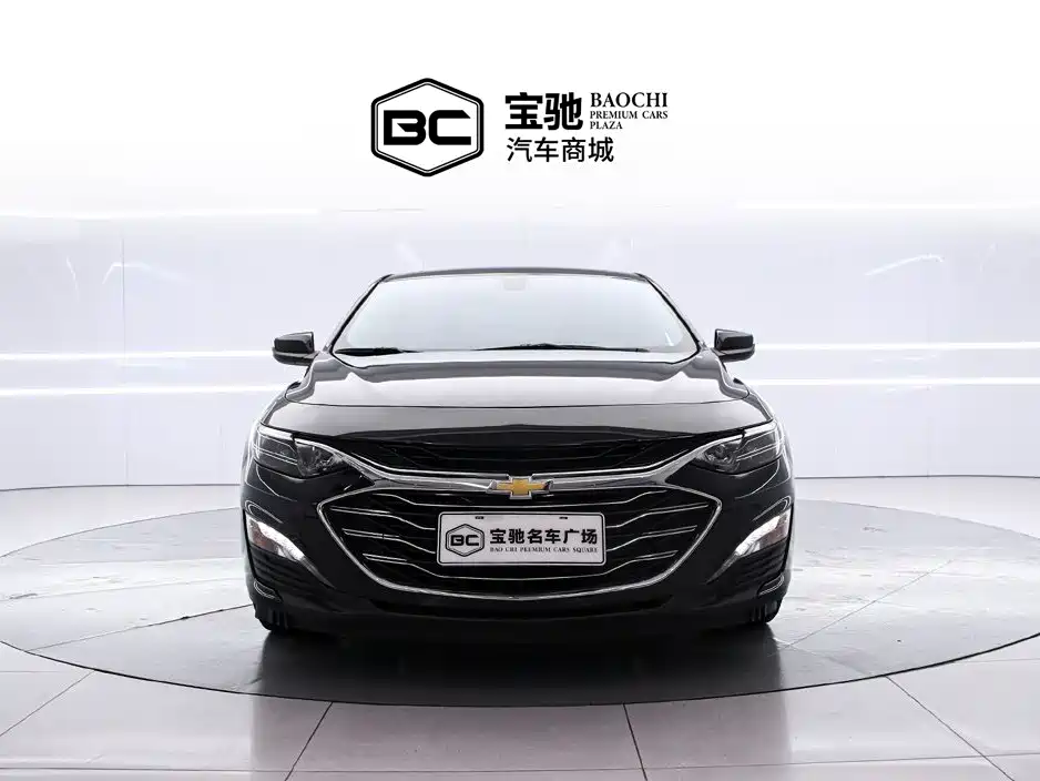 Photo 2 - Chevrolet Malibu XL