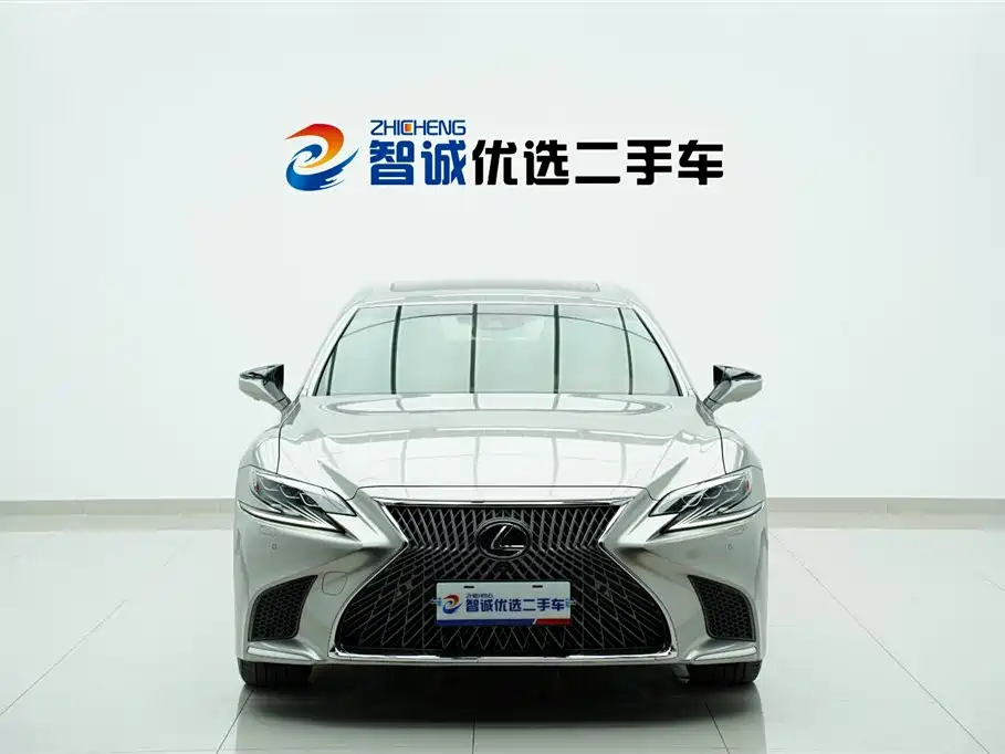 Lexus LS 2018 500h Executive Edition China V фото 2