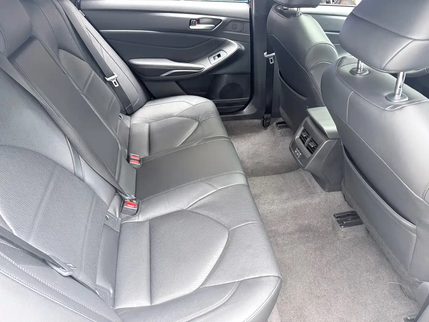Toyota Avalon 2023 2.0L Luxury Edition фото 8