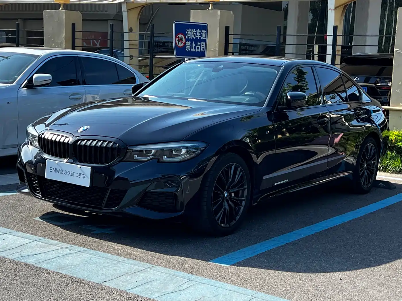 BMW 3 Series 2022 325i M Sport Shadow Edition фото 13