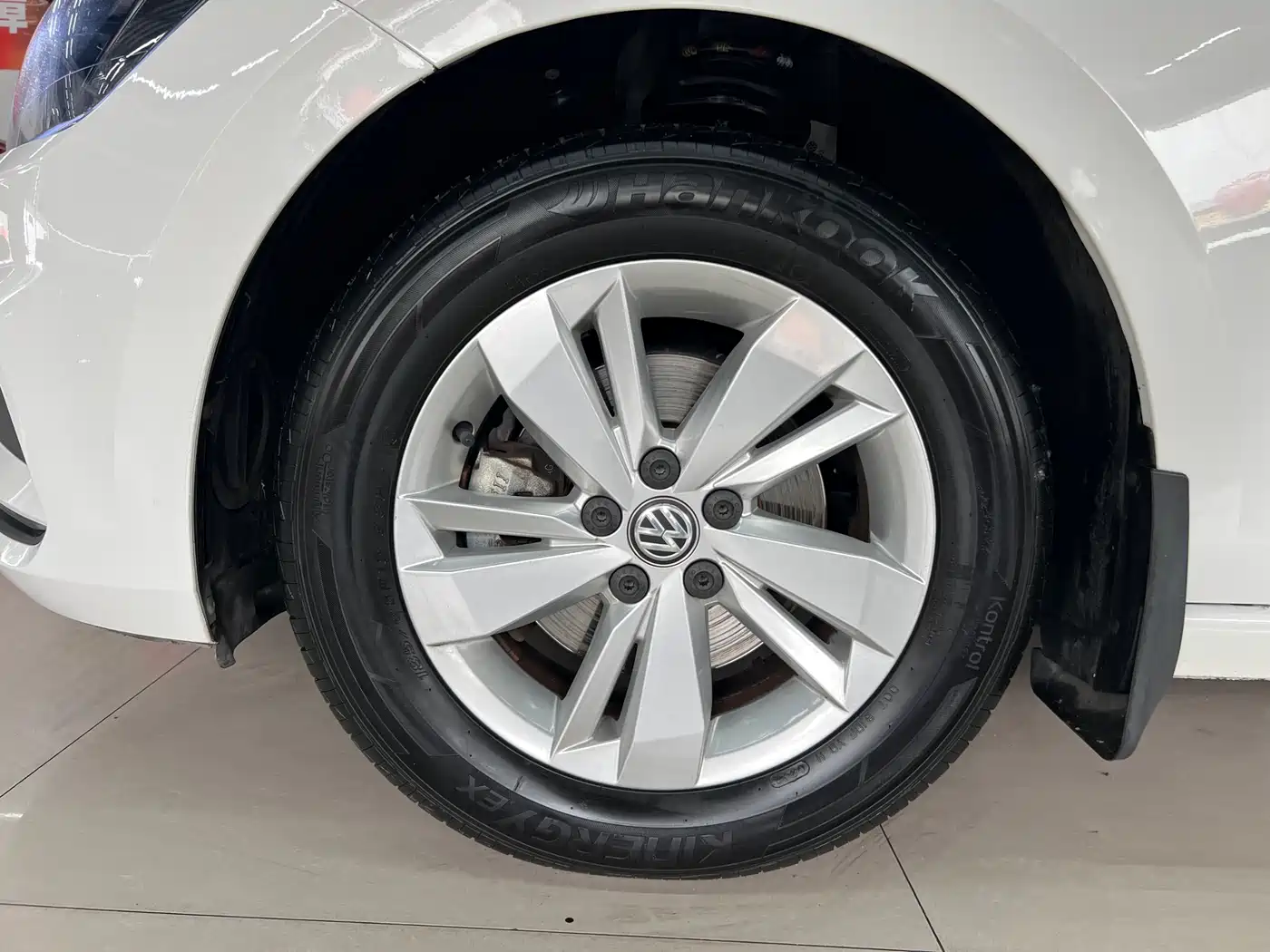 Volkswagen Polo 2019 Plus 1.5L Automatic Panorama Enjoyment Edition фото 18