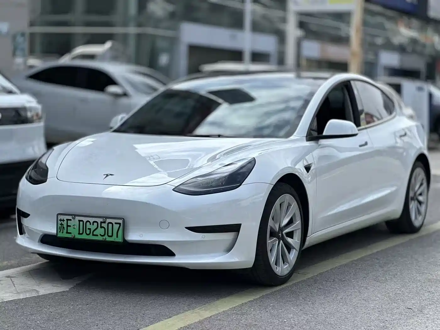 TESLA MODEL 3