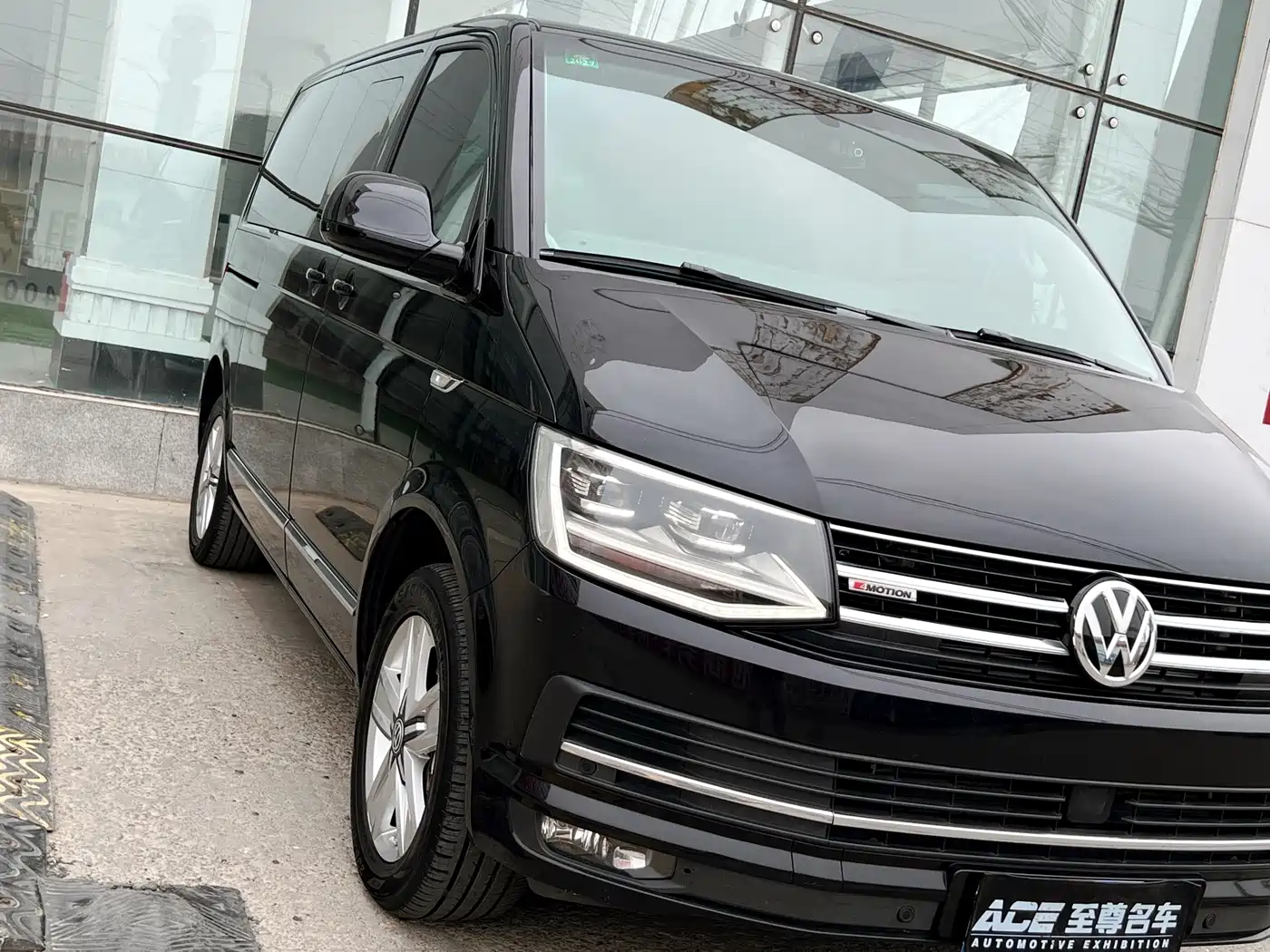 Volkswagen Multivan 2016 2.0TSI 4WD Prestige 7-Seater фото 7