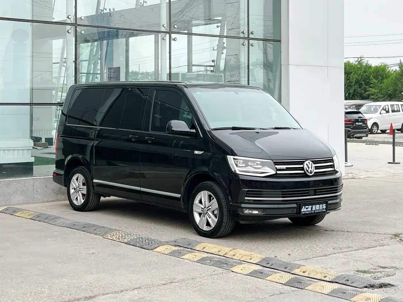 Volkswagen Multivan 2016 2.0TSI 4WD Prestige 7-Seater фото 3