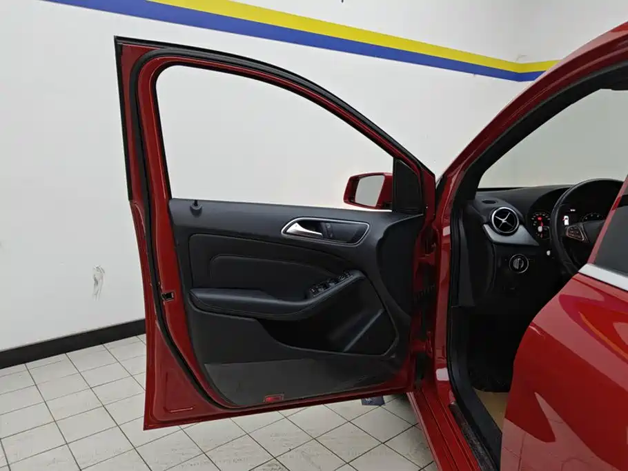 Photo 7 - Mercedes-Benz B-Class