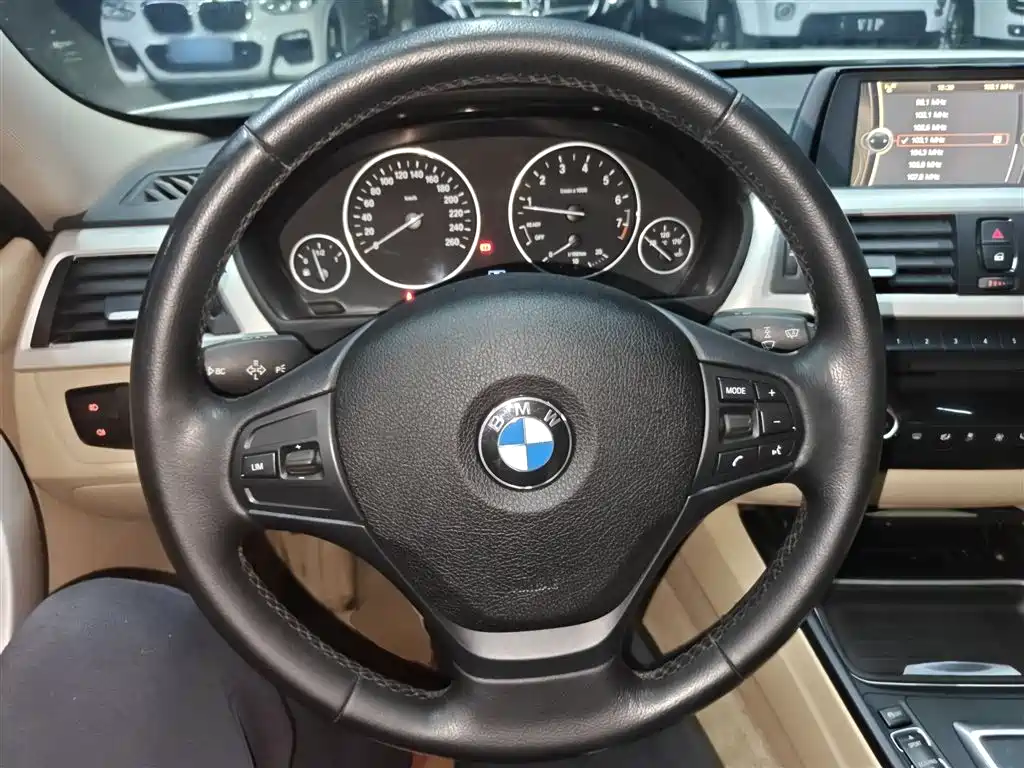 BMW 3 Series 2014 320Li Fashion фото 7