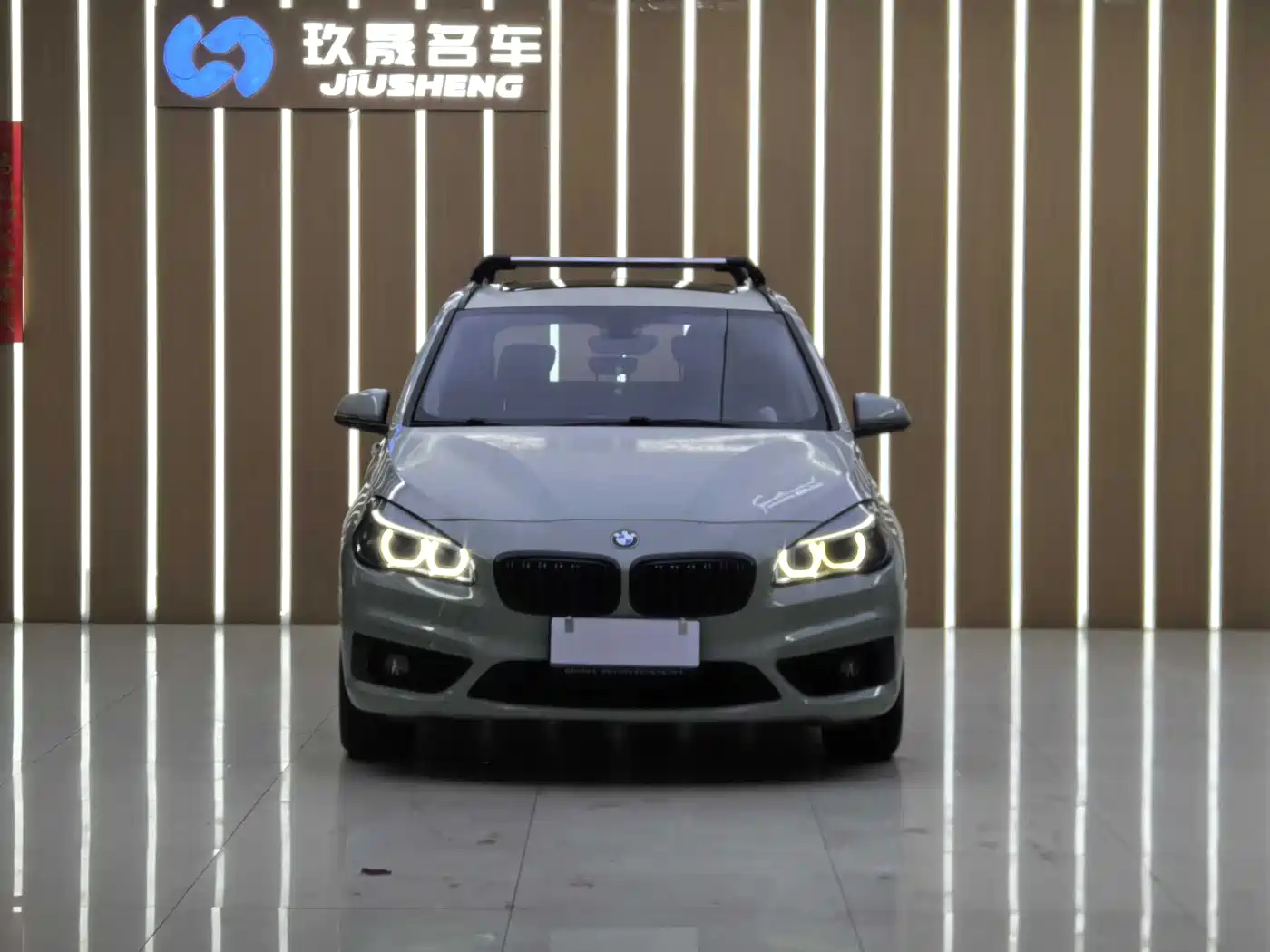 BMW 2 Series Touring 2016 218i Sport Design Package фото 2