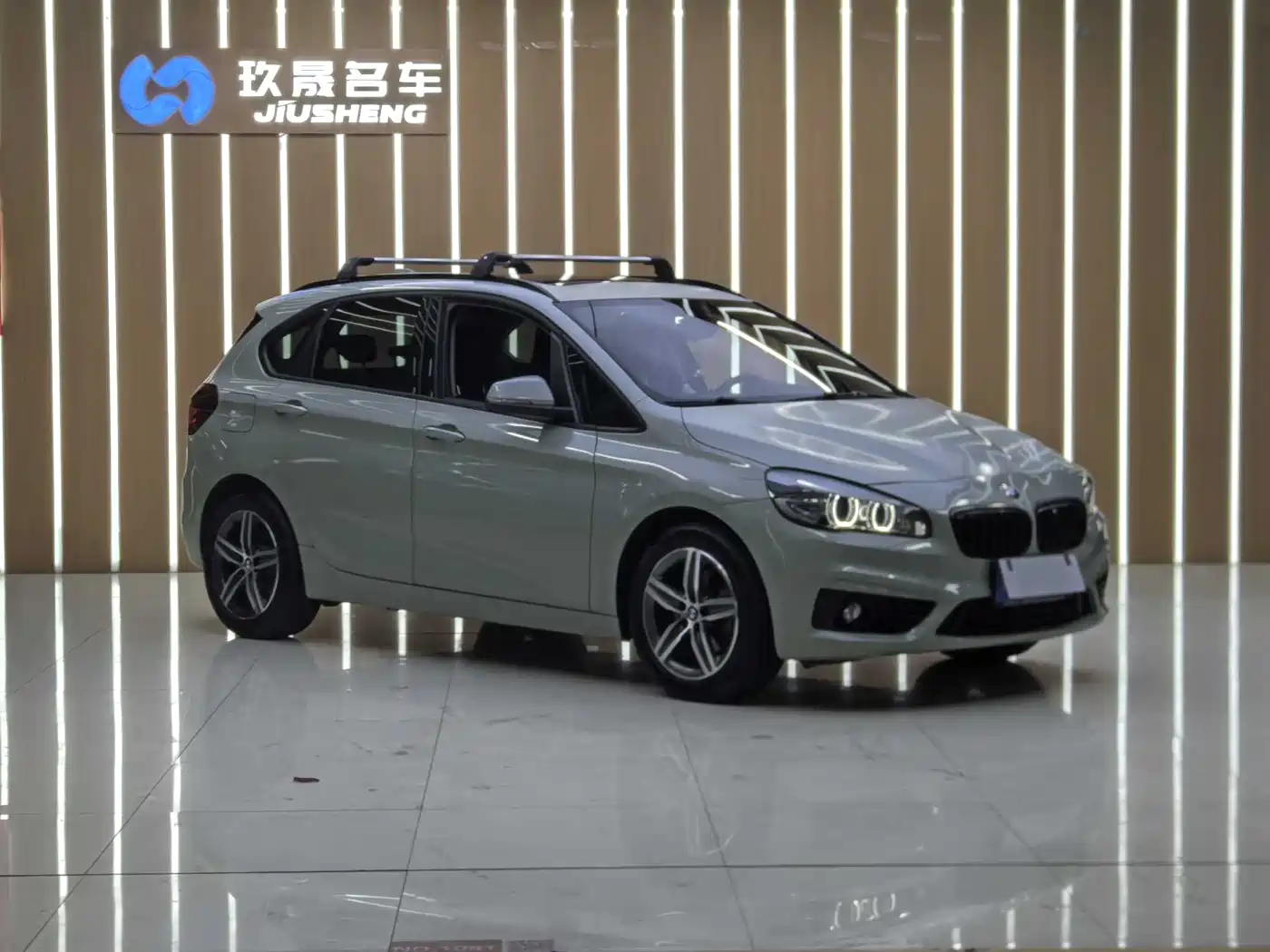 BMW 2 Series Touring 2016 218i Sport Design Package фото 3