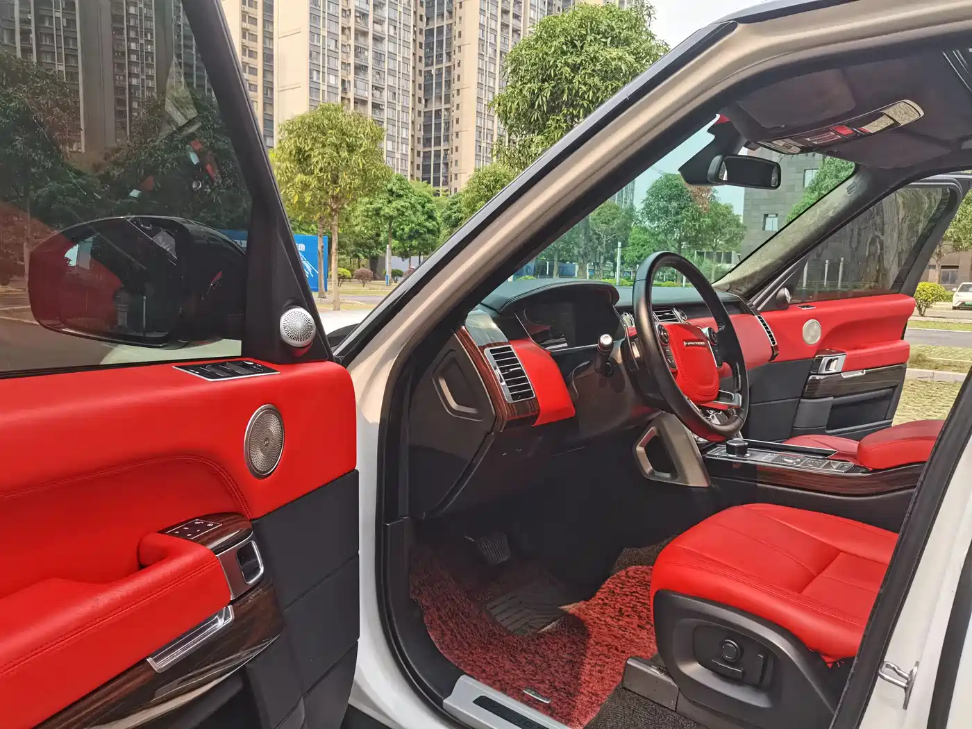 Land Rover Range Rover 2015 3.0 TDV6 Vogue фото 4