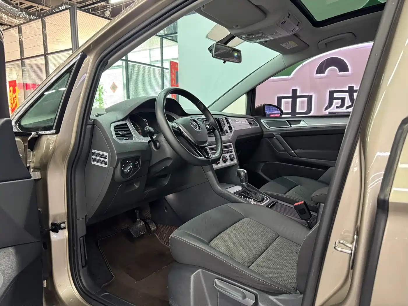 VOLKSWAGEN GOLF*JIAYU