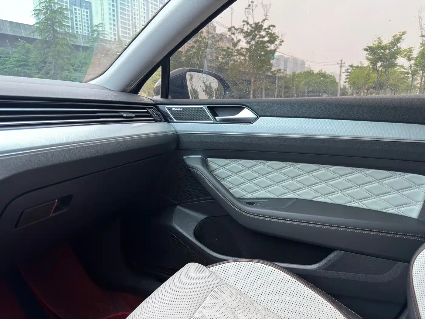 Volkswagen Magotan 2023 Model 2 Million Commemorative Edition 330TSI DSG Luxury фото 16
