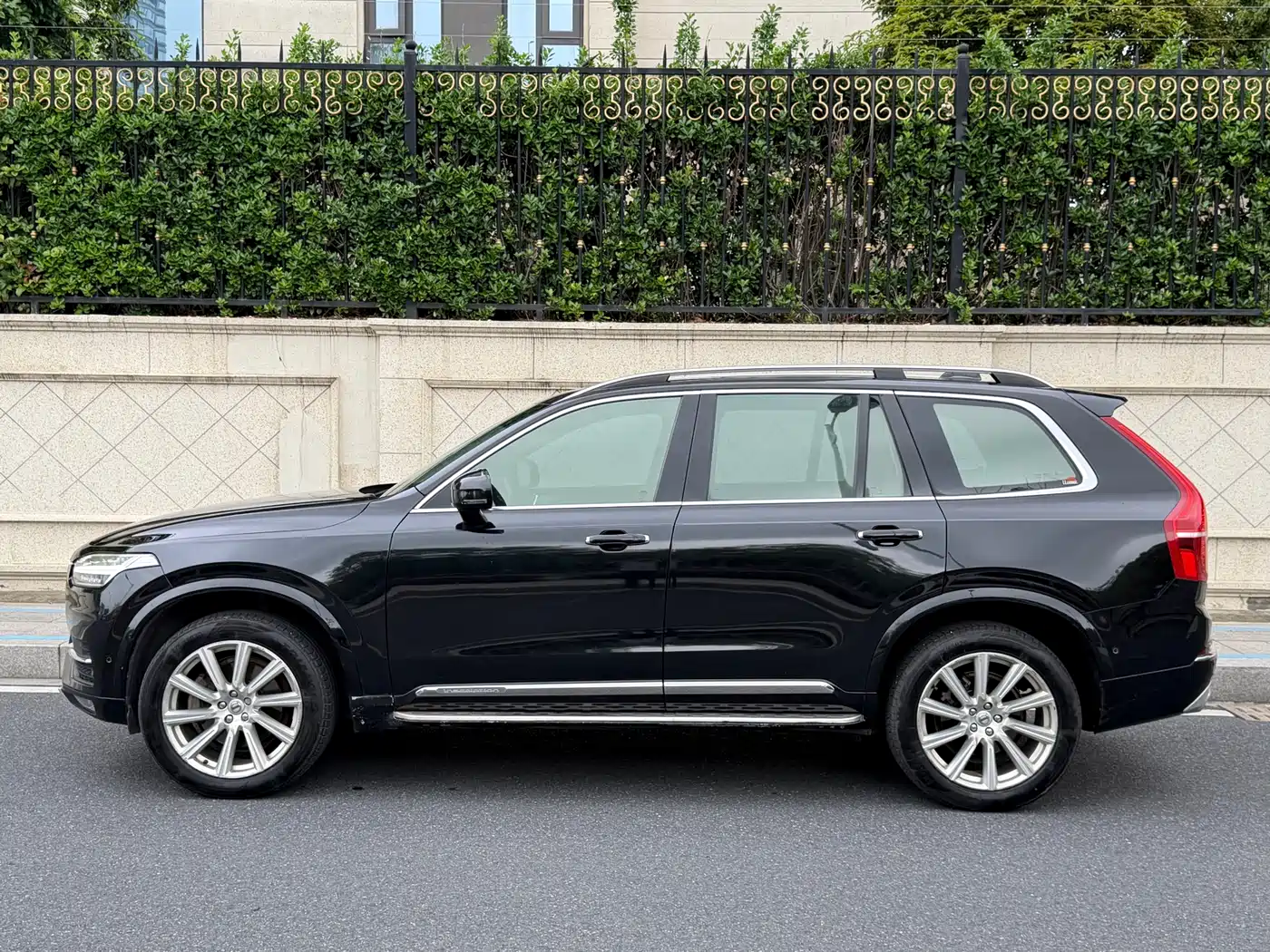 Photo 3 - Volvo XC90