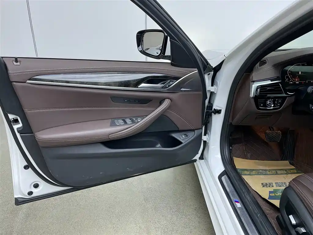 BMW 5 Series 2020 525Li M Sport Package фото 11