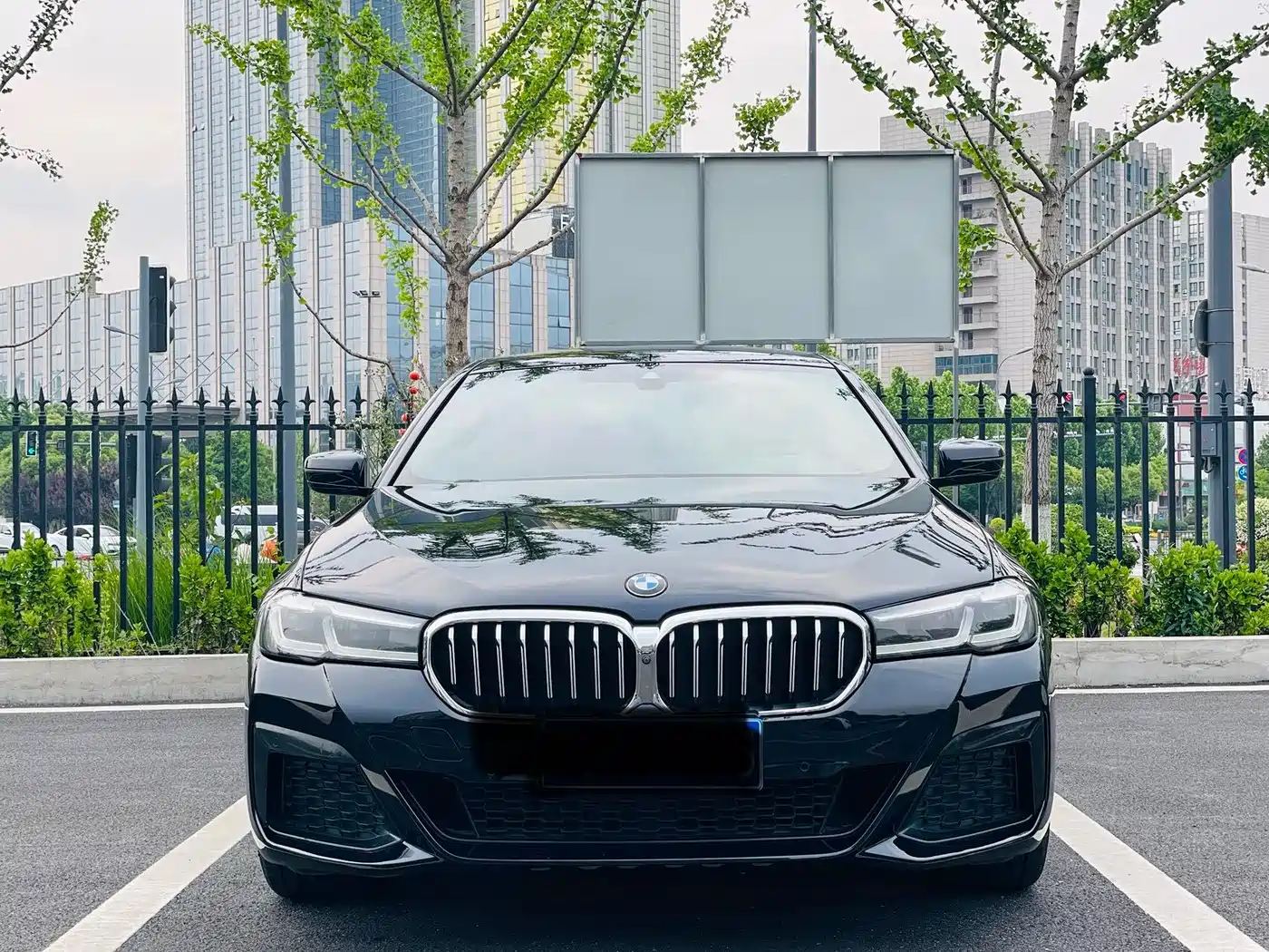 BMW 5 Series 2021 525Li M Sport Package фото 2