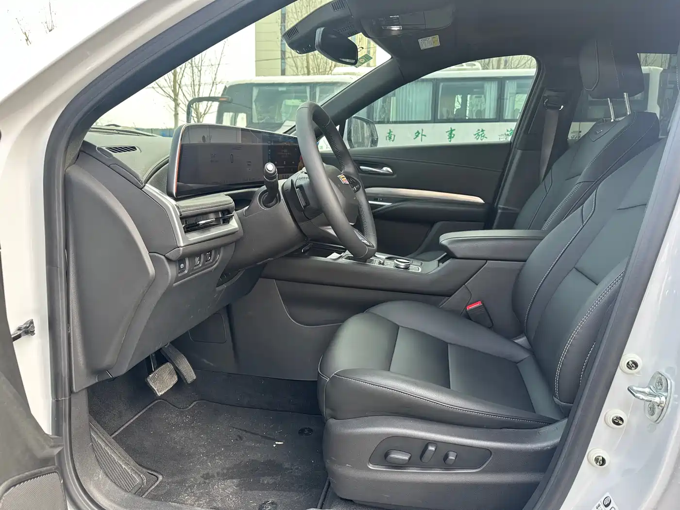 Cadillac XT4 2024 28T 2WD Luxury фото 4