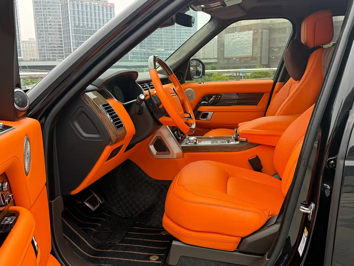 Land Rover Range Rover 2018 3.0 SC V6 Vogue Heritage Extended Edition фото 4