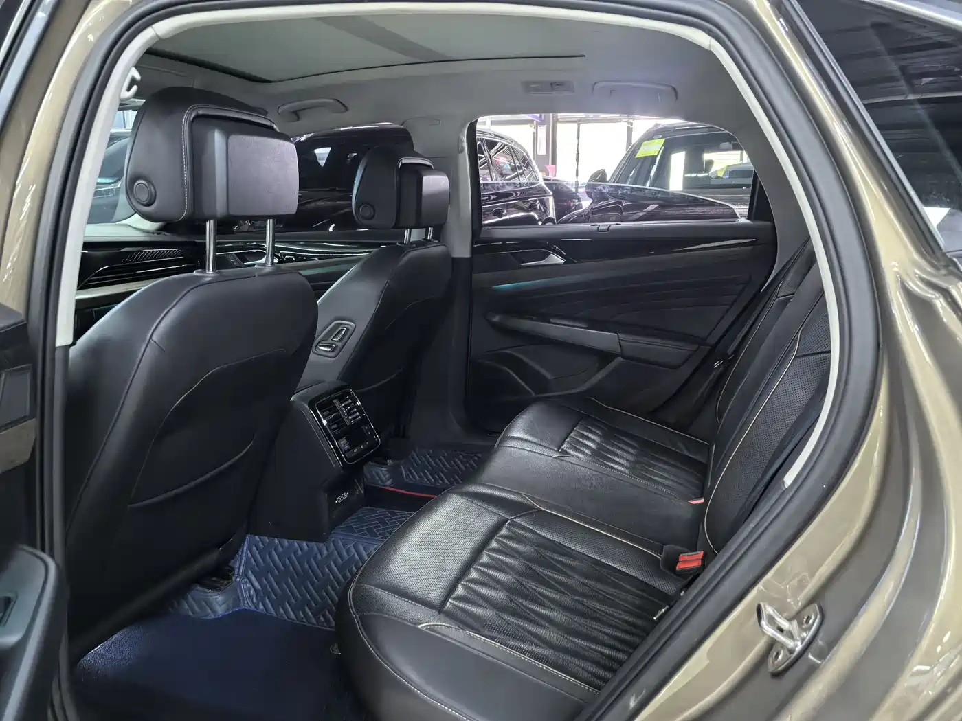 Volkswagen Passat 2019 330TSI Premium Edition China V фото 9