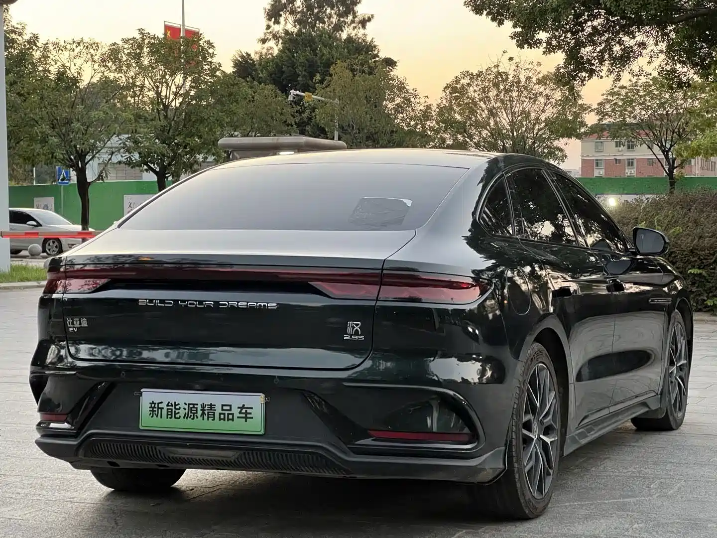 Photo 6 - BYD Han