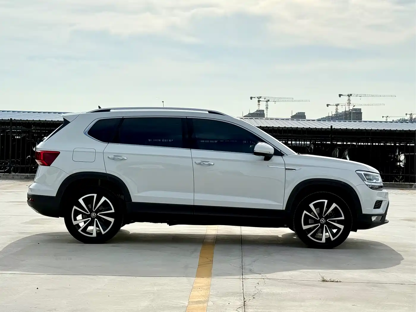 Volkswagen Tharu 2021 Model 280TSI 2WD Luxury Edition фото 4