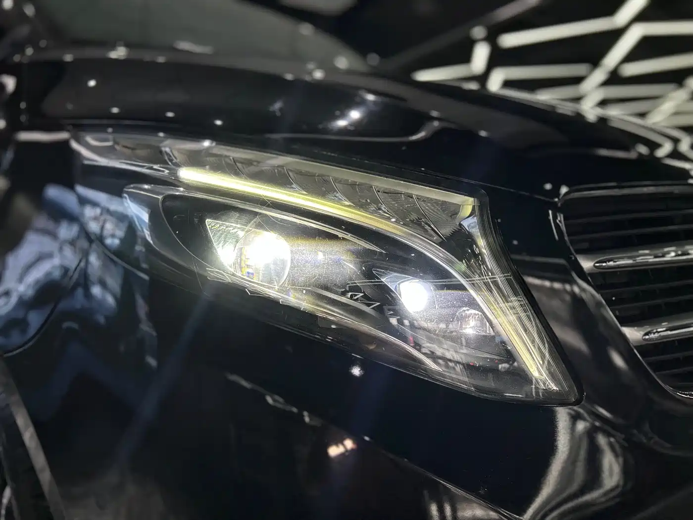 Mercedes-Benz V-Class 2018 V 260 Premium Edition China V фото 32