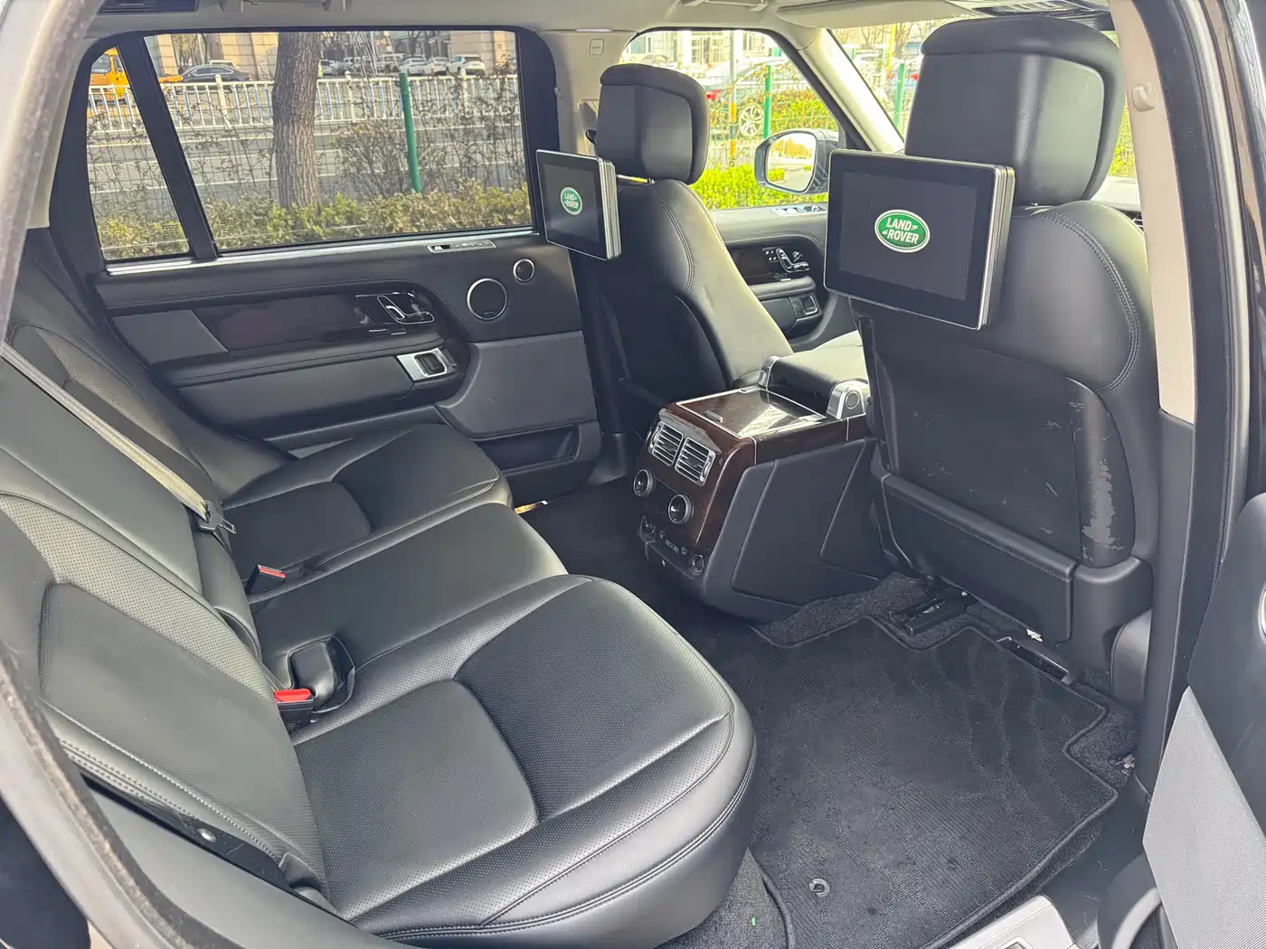 Land Rover Range Rover 2020 3.0 L6 Heritage Extended Edition фото 10