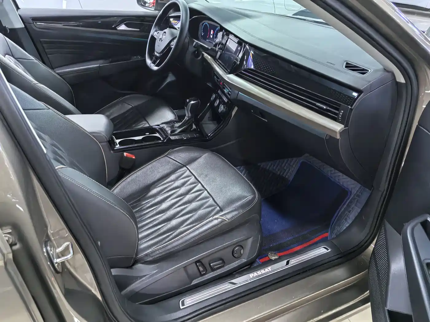 Volkswagen Passat 2019 330TSI Premium Edition China V фото 12