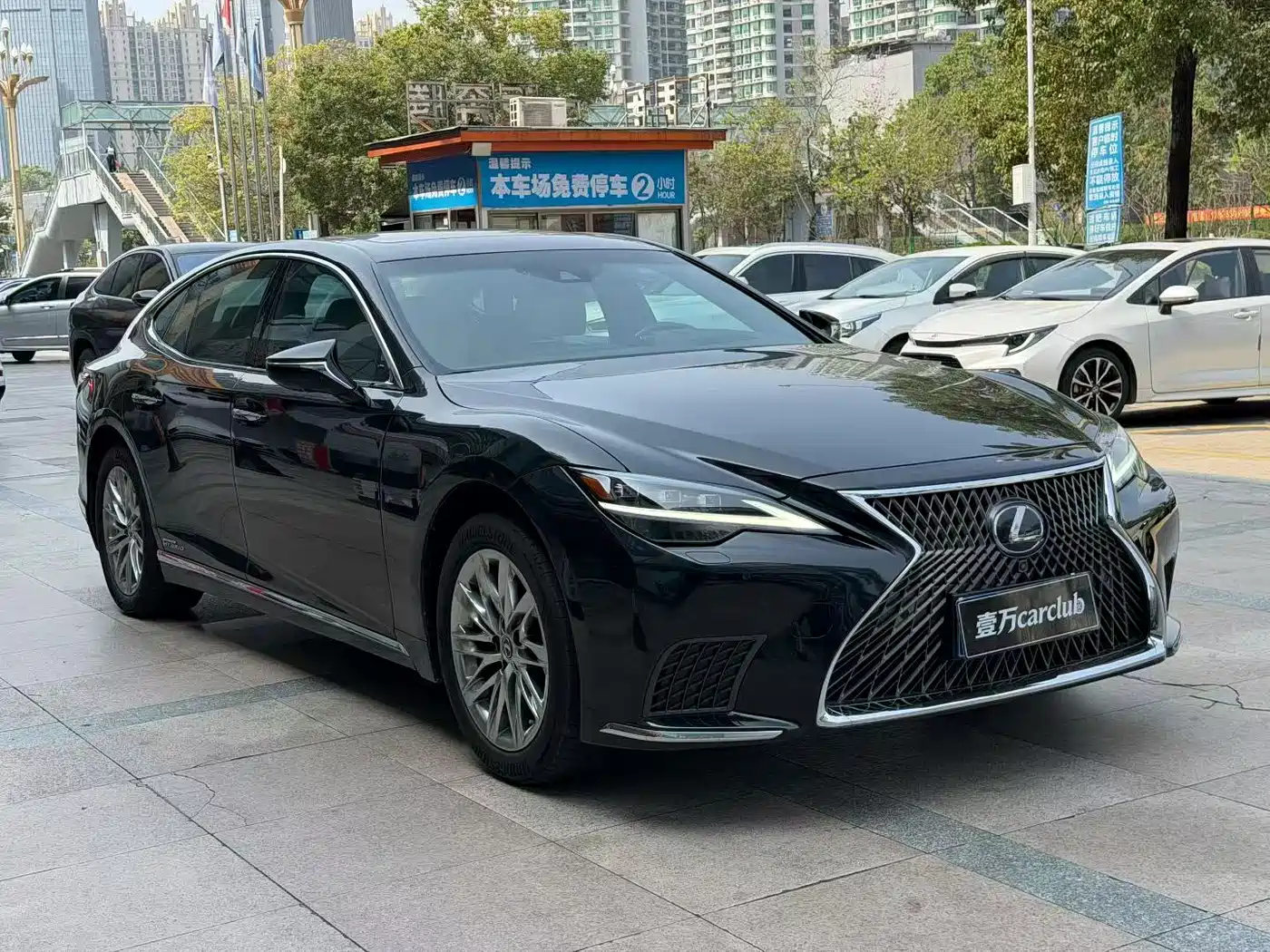 Lexus LS 2021 500h Luxury Edition фото 3