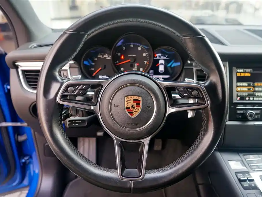 Porsche Macan 2016 Macan 2.0T фото 16
