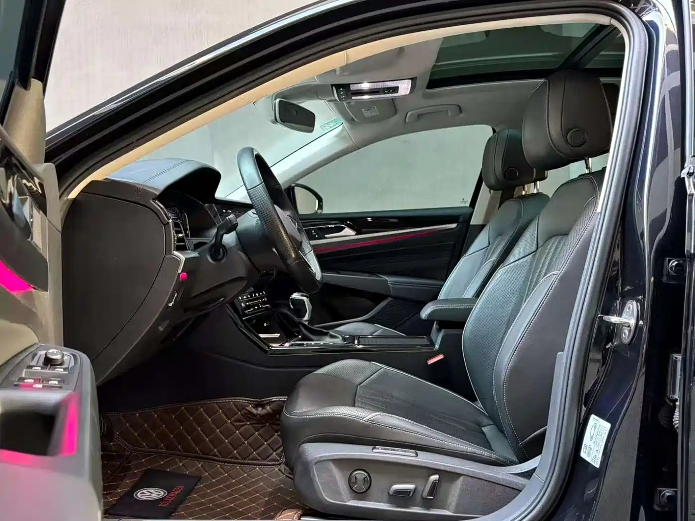 Volkswagen Passat 2022 330TSI Starlight Luxury Edition фото 9