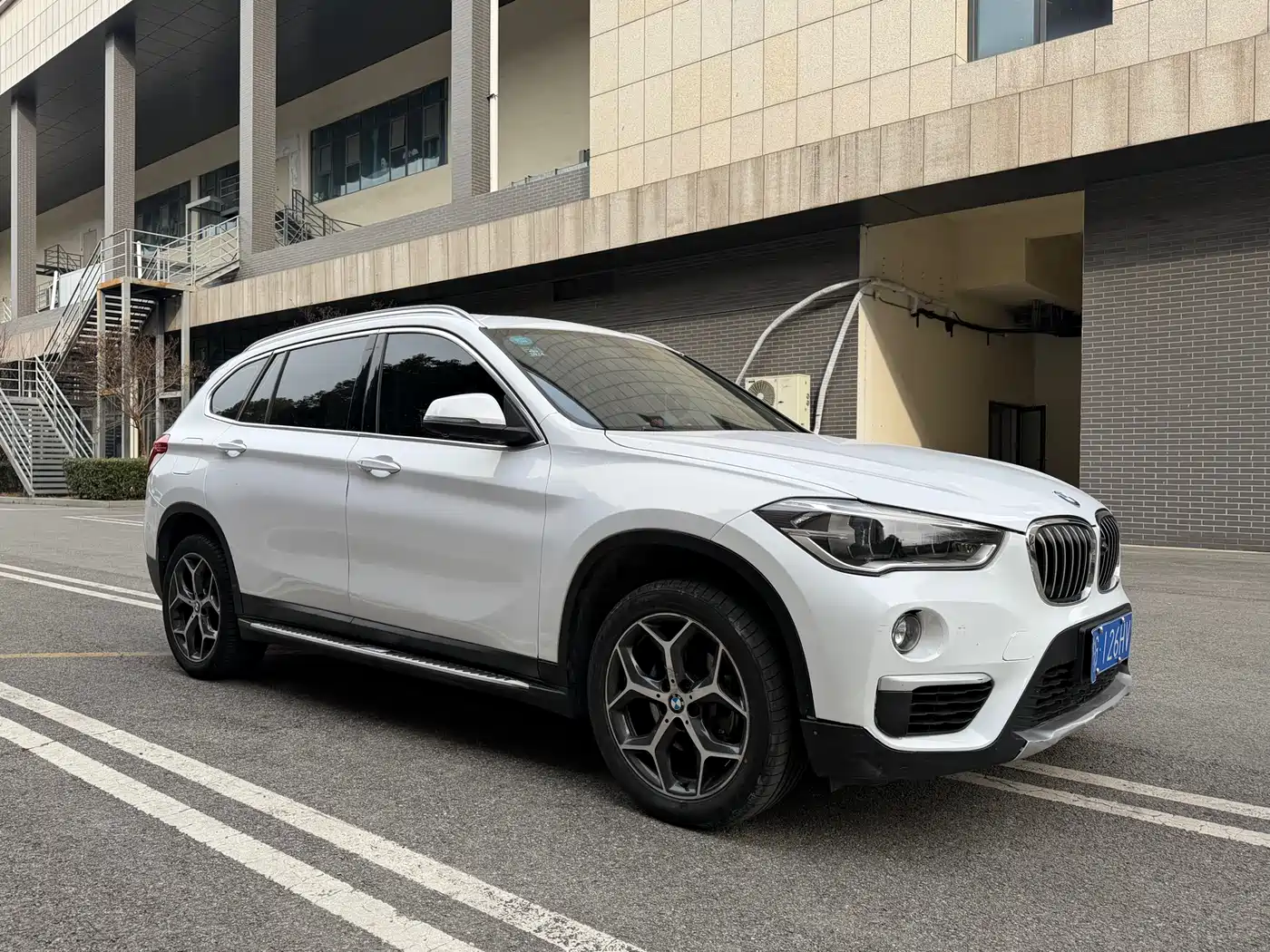 BMW X1 2018 sDrive18Li Premium Model фото 3