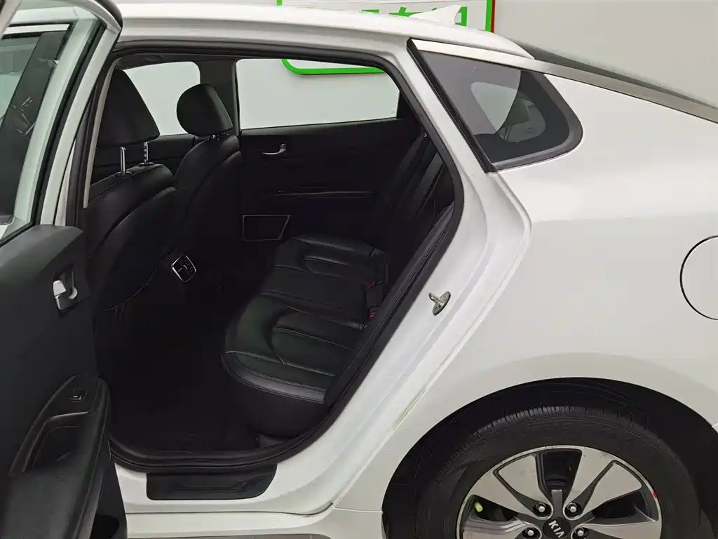 Kia K5 2016 2.0L Hybrid GLS фото 15