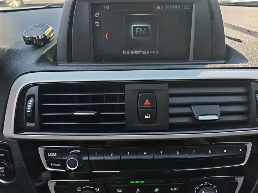 BMW 1 Series (Import) 2018 118i Leading фото 13
