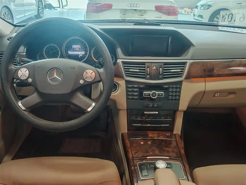 Mercedes-Benz E-Class 2013 Model E 260 L CGI Elegance фото 8