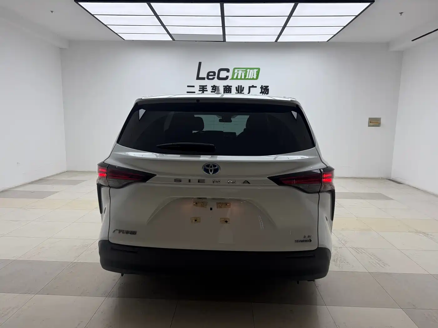 Toyota Sienna 2023 2.5L Hybrid Comfort Edition фото 6
