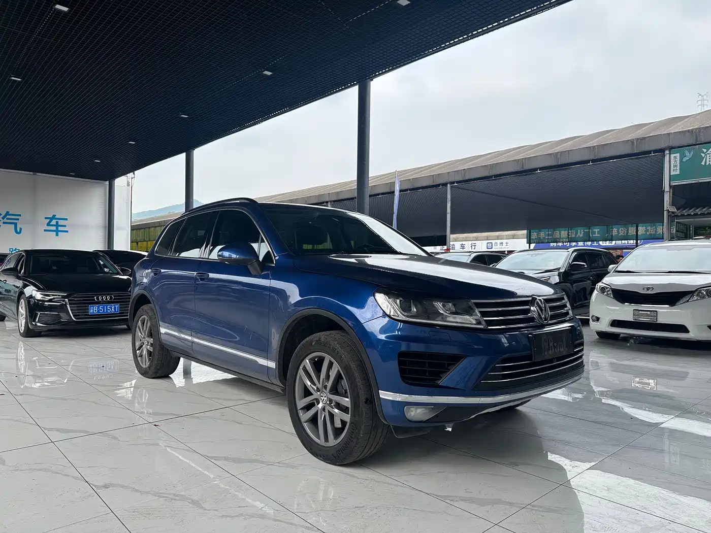 VOLKSWAGEN TOUAREG