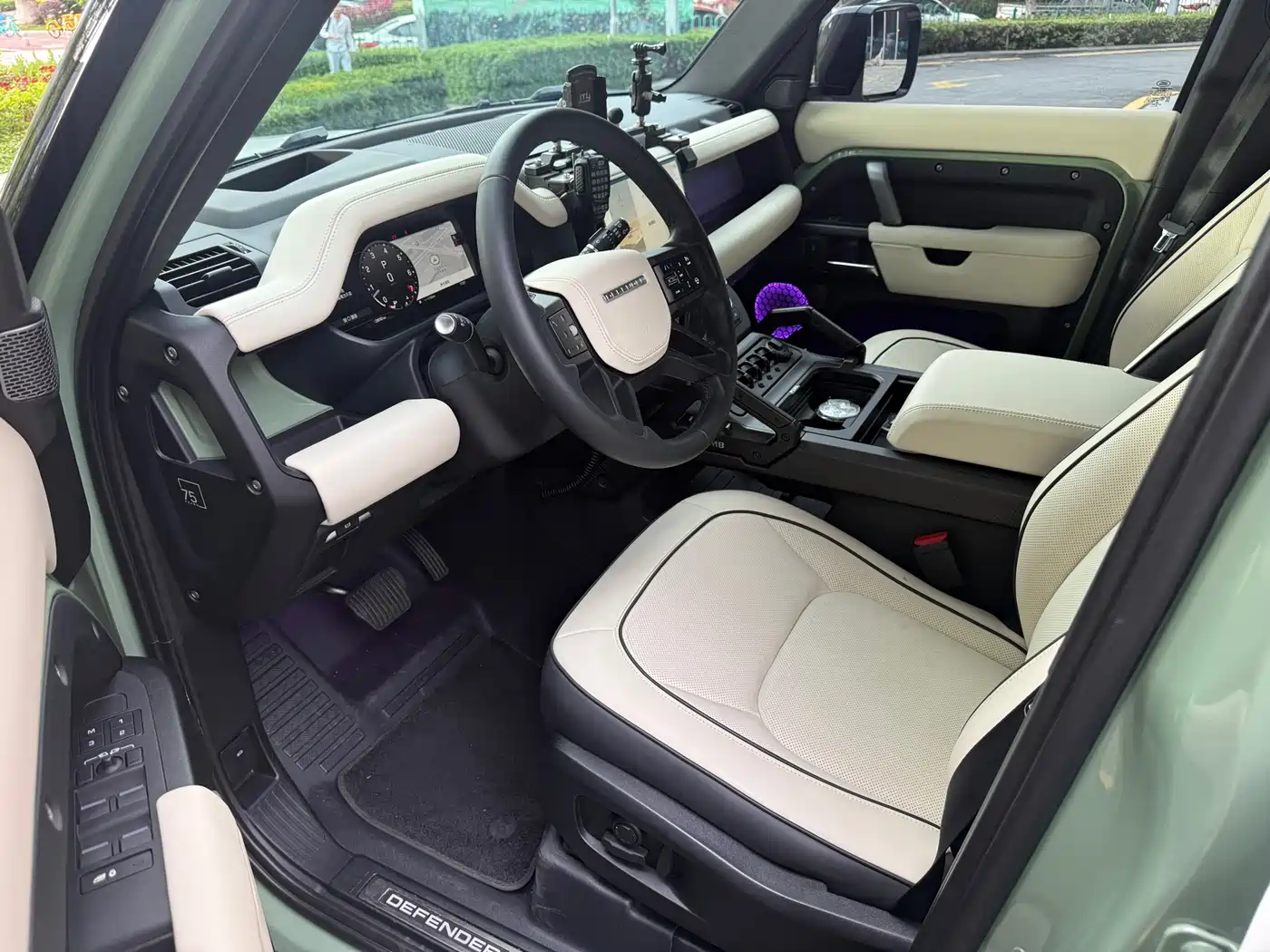 Land Rover Defender 2023 110 3.0T P400 75th Anniversary Legend Edition фото 8