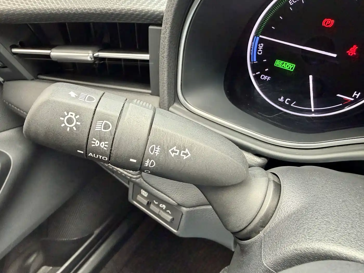 Toyota Avalon 2022 Hybrid 2.5L Luxury Edition фото 19