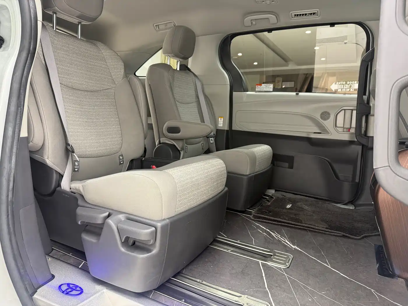 Toyota Sienna 2023 2.5L Hybrid Comfort Edition фото 19