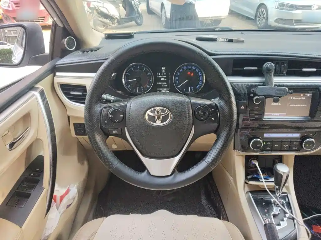 Фото 3 - Toyota Corolla