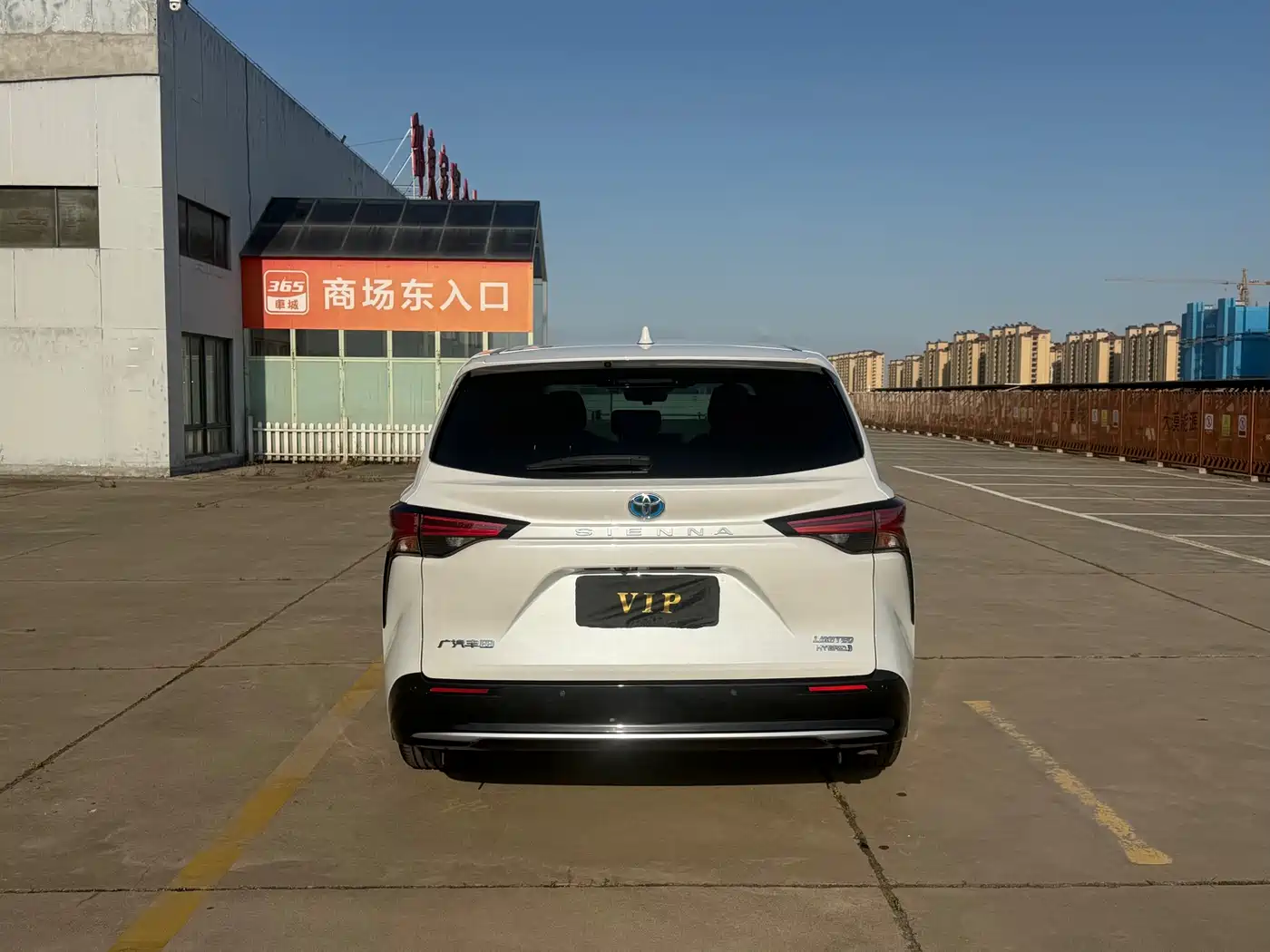 Toyota Sienna 2023 2.5L Hybrid Premium Edition фото 6