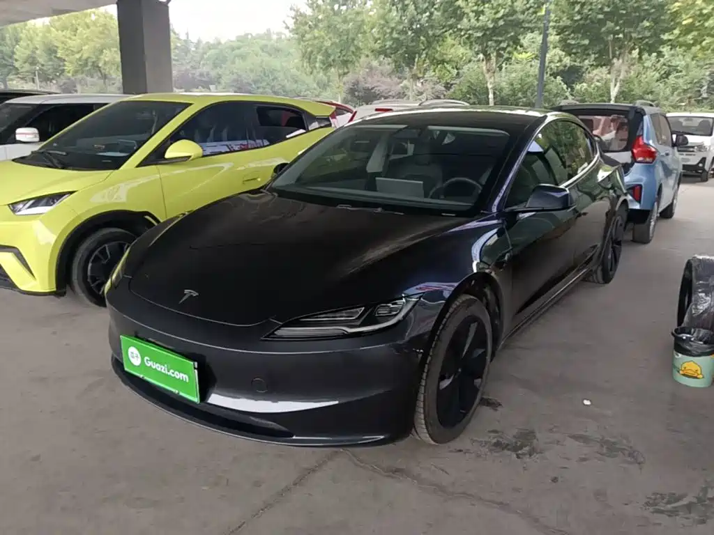 Фото 1 - Tesla Model 3