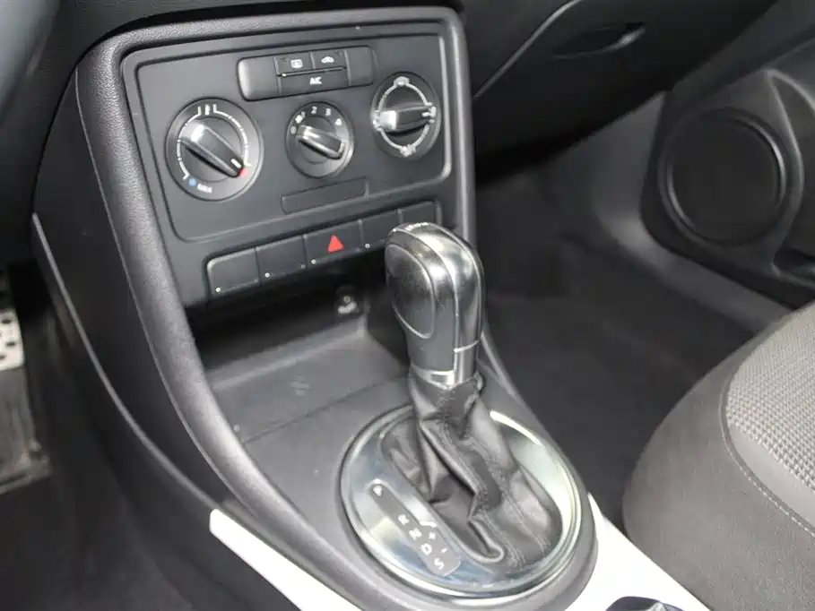 Volkswagen Beetle 2013 1.4TSI Fashion Edition фото 12