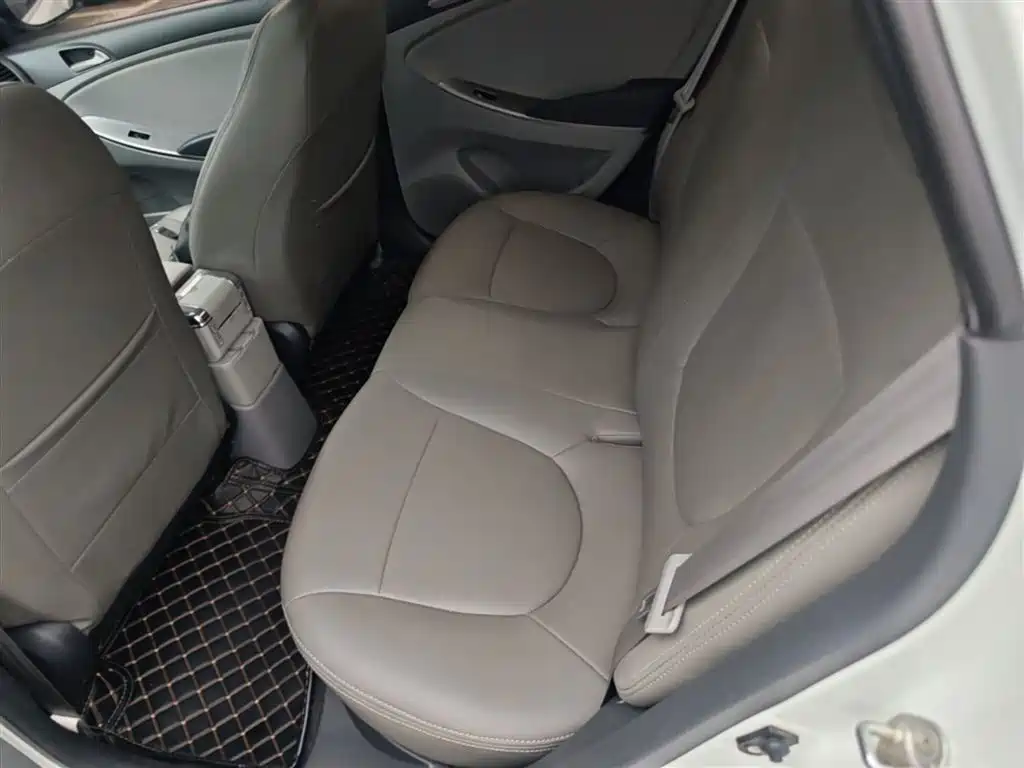Hyundai Verna 2014 1.4L Automatic Leading GLX фото 17